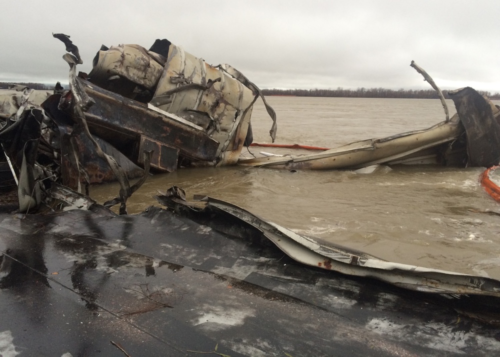 Coast Guard continues response to barge allision near Natchez