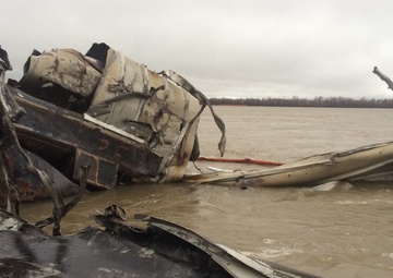 Coast Guard continues response to barge allision near Natchez