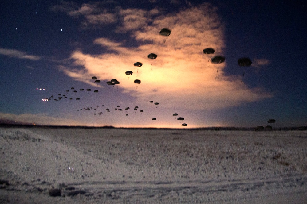 Spartan paratroopers conduct night jump operations