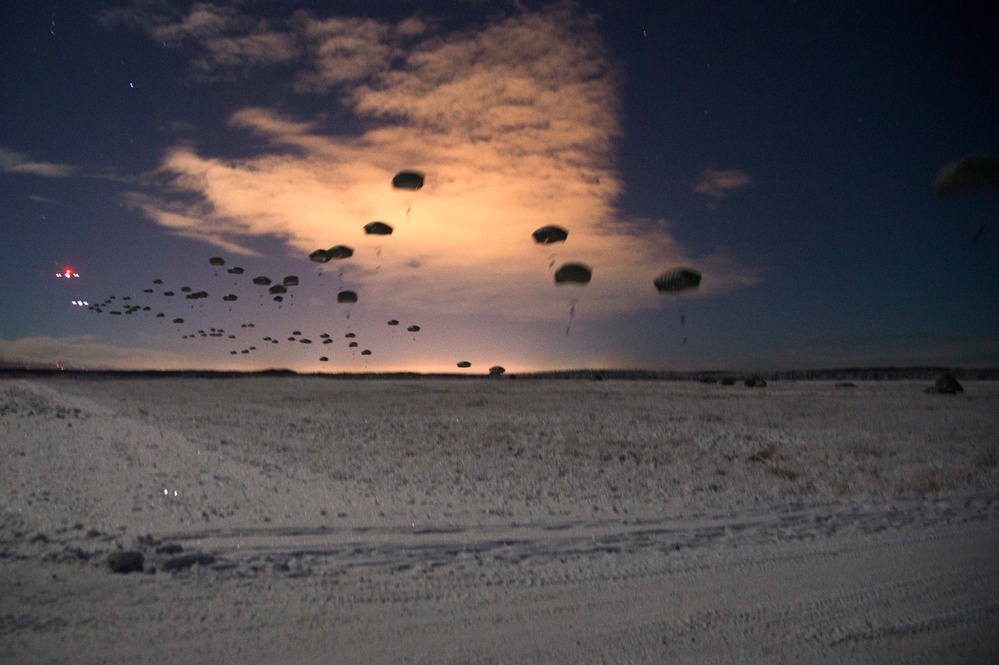 Spartan paratroopers conduct night jump operations