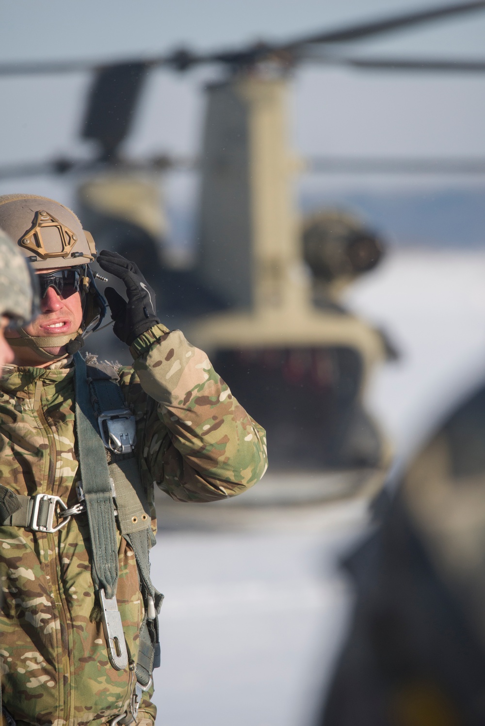 1-10 SFG (A) Chinook helicopter jump