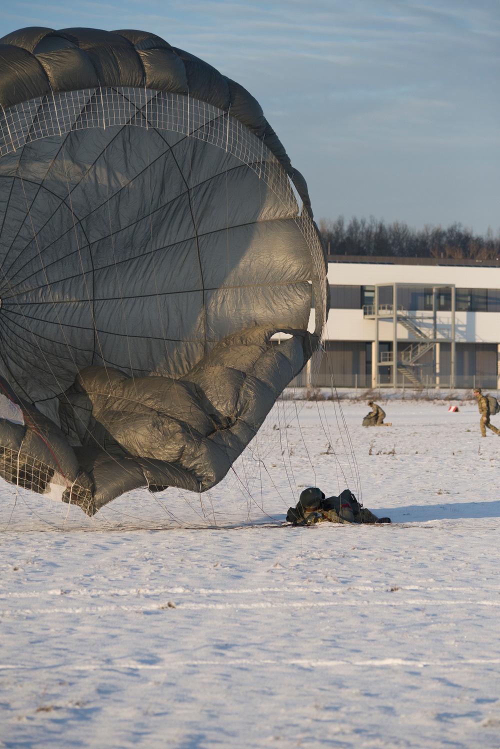 1-10 SFG (A) Chinook helicopter jump