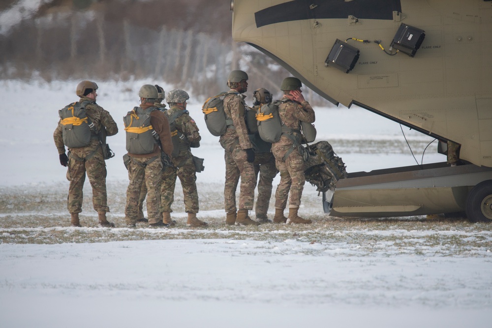 1-10 SFG (A) Chinook helicopter jump