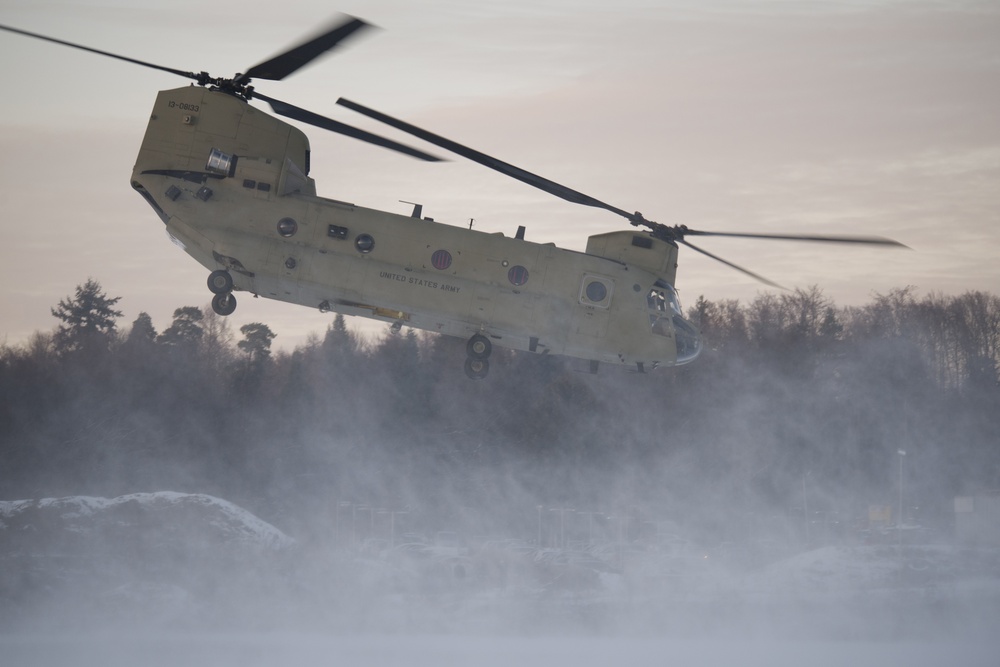 1-10 SFG (A) Chinook helicopter jump