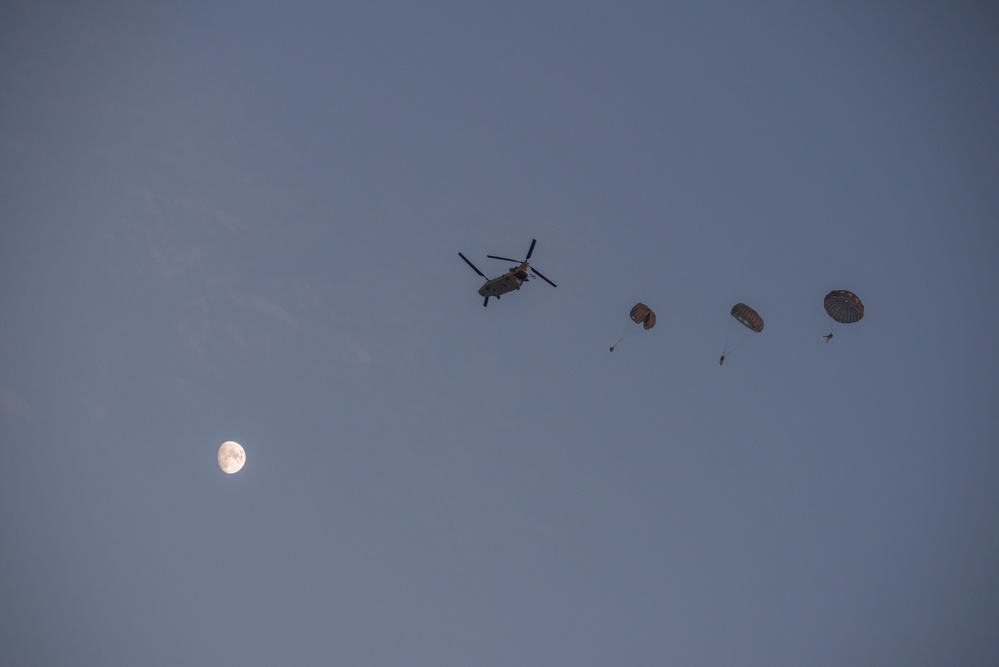 1-10 SFG (A) Chinook helicopter jump