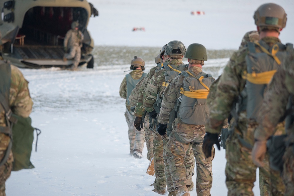 1-10 SFG (A) Chinook helicopter jump