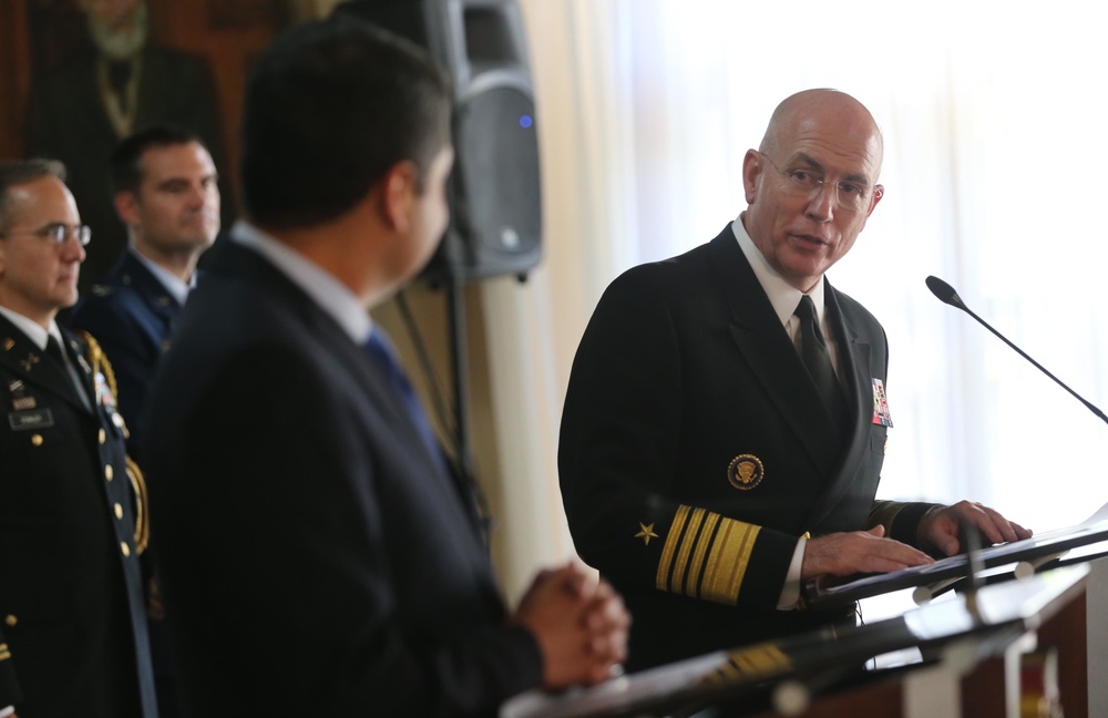 SOUTHCOM commander visits Colombia, Honduras