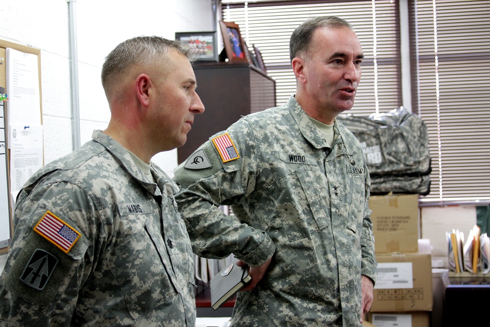 38th ID leader visits troops in Evansville, Jasper