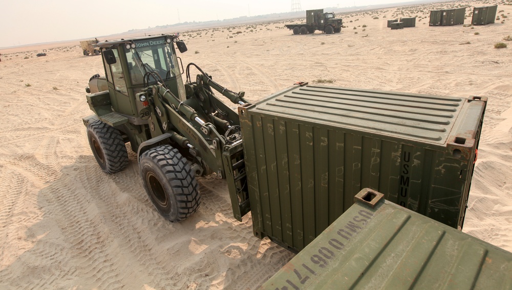 CLB-26 moves quad containers