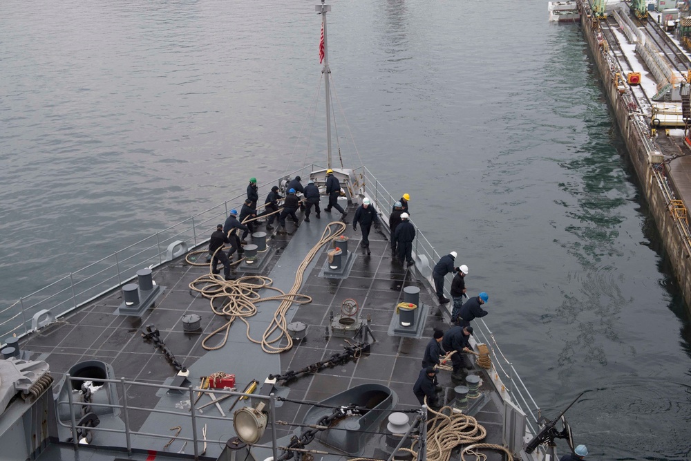 USS Ashland gets underway for routine patrol