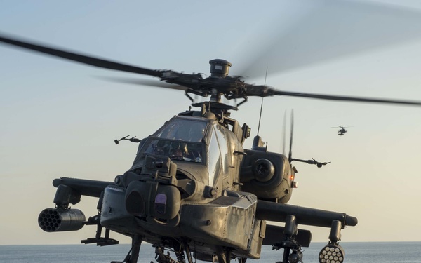 USS Oak Hill (LSD 51) flight deck operations