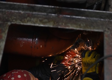 US Coast Guard Cutter Polar Star assists Operation Deep Freeze 2016