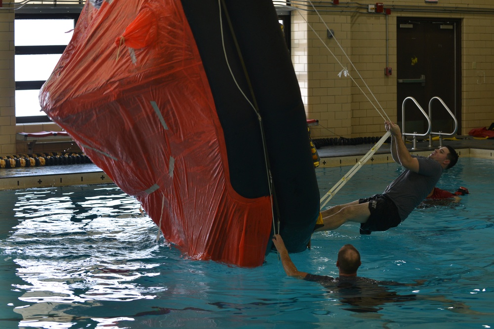 MITD teaches maritime Soldiers survival swimming MITD teaches maritime Soldiers survival swimming