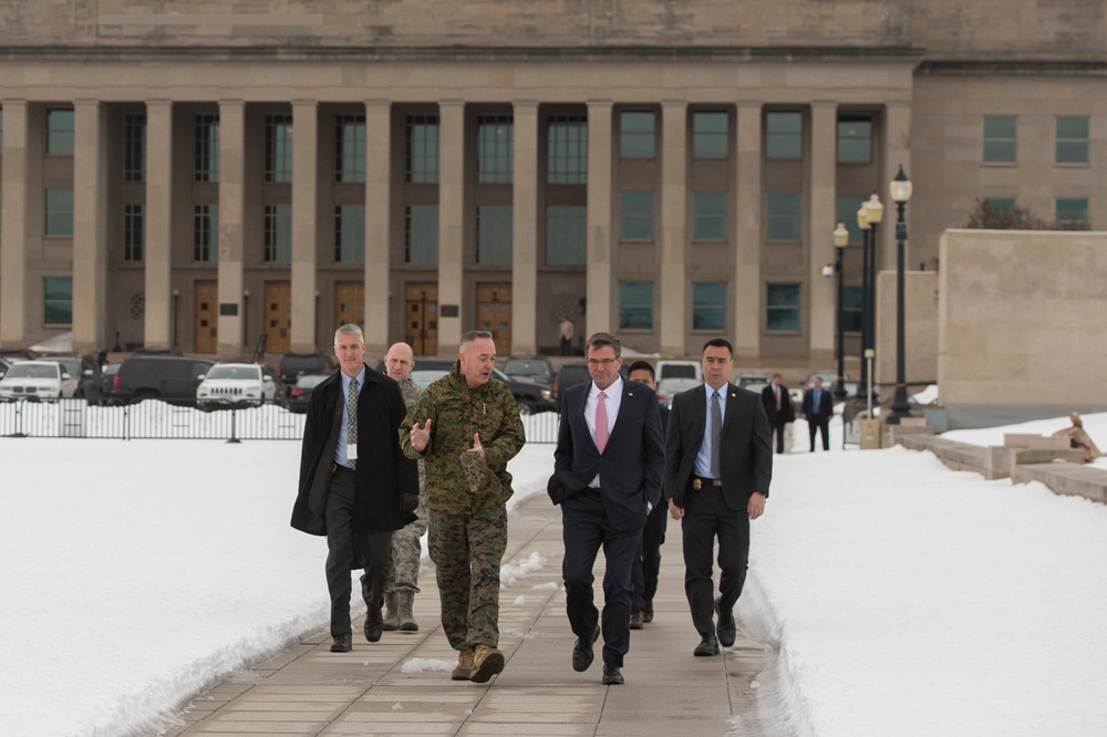 Secretary of defense visits CYBERCOM