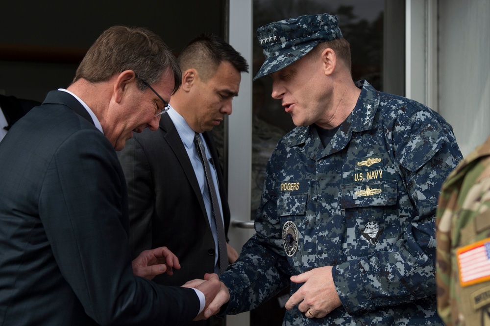 Secretary of defense visits CYBERCOM