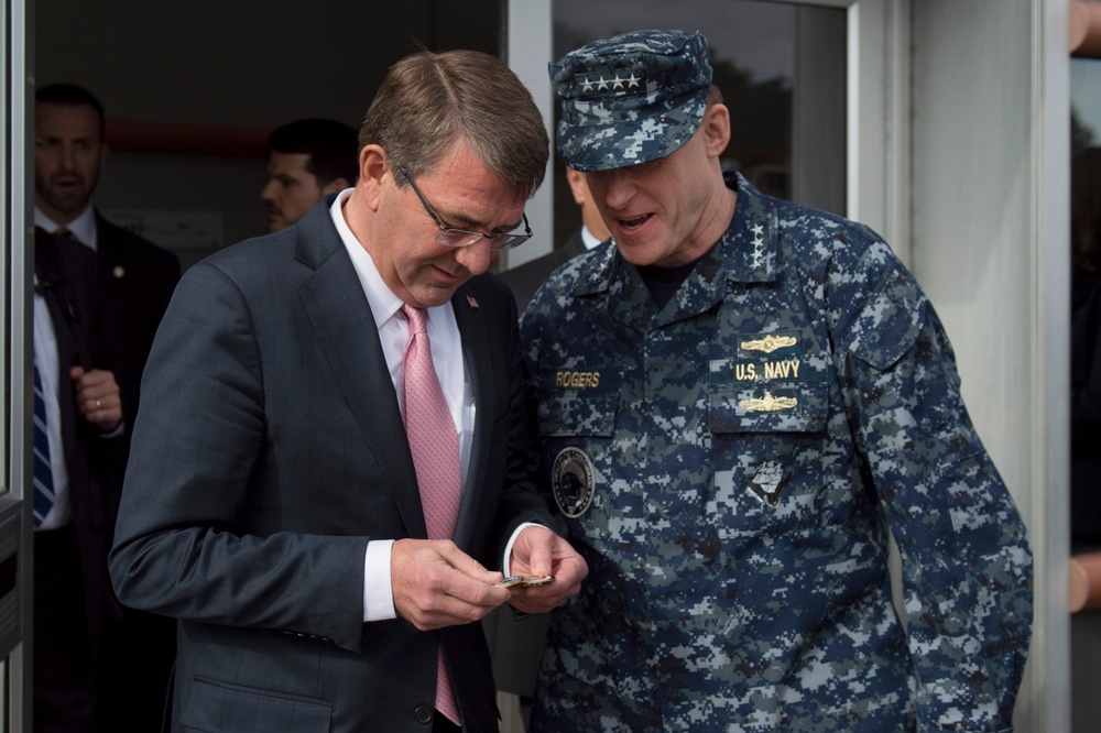 Secretary of defense visits CYBERCOM