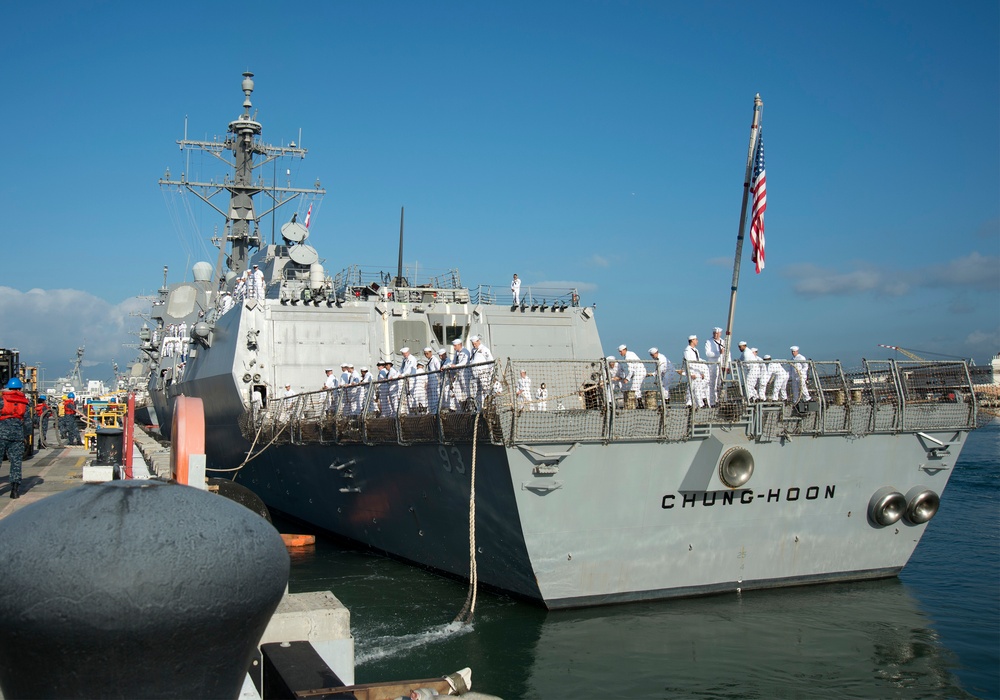 USS Chung-Hoon departs on Western Pacific Deployment