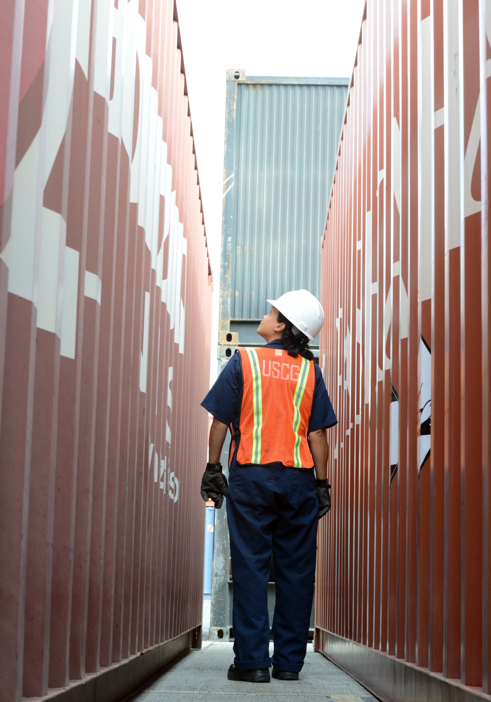 Coast Guard conducts container inspection training at Port of Honolulu