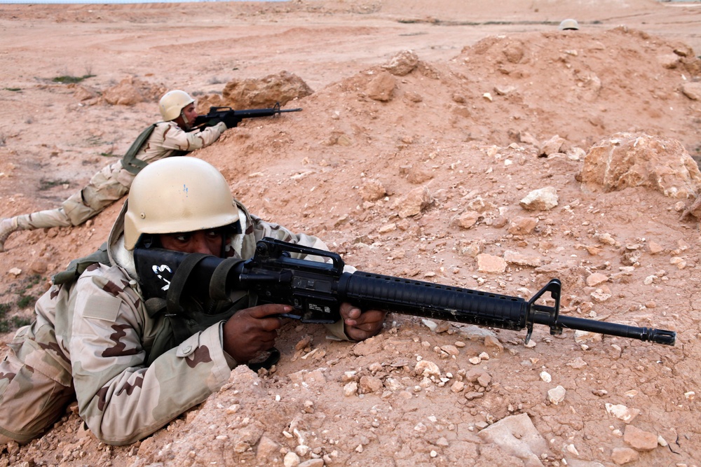 Coalition trainers provide Iraqi army squad movement, medical training