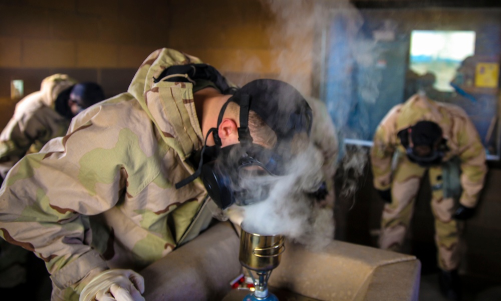 Feel the Burn – MCAS Yuma Marines Complete Confidence Chamber CBRN Training