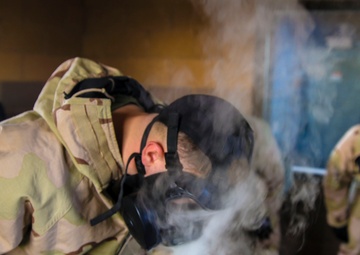 Feel the Burn – MCAS Yuma Marines Complete Confidence Chamber CBRN Training