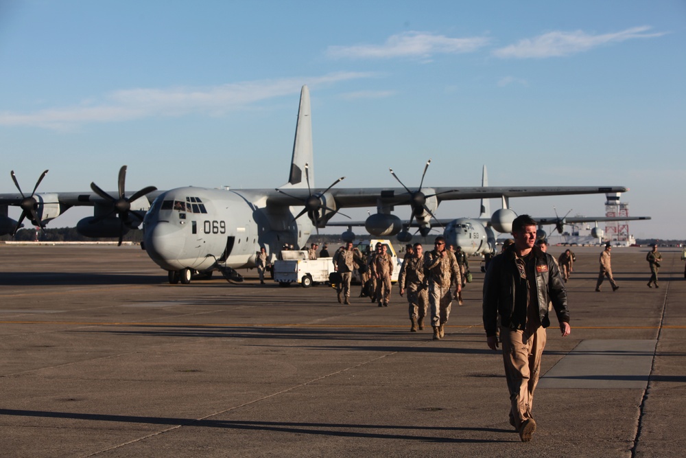 Family and friends welcome VMGR-252 Marines after seven-month deployment