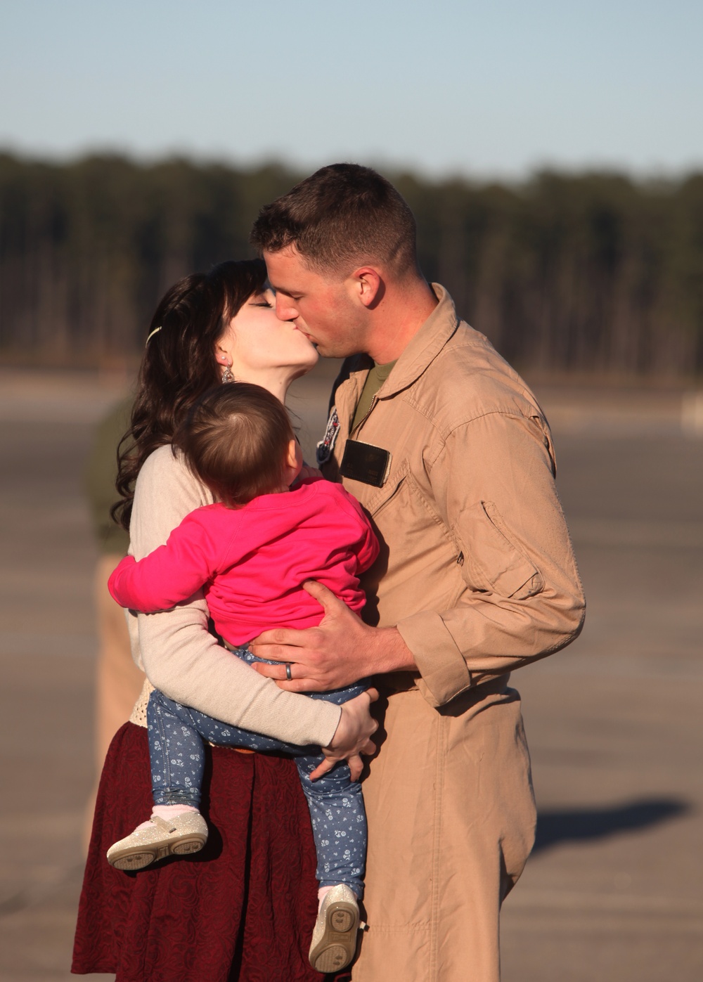 Family and friends welcome VMGR-252 Marines after seven-month deployment