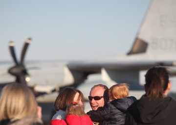 Family and friends welcome VMGR-252 Marines after seven-month deployment