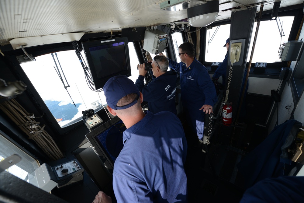US Coast Guard Cutter assists Operation Deep Freeze 2016