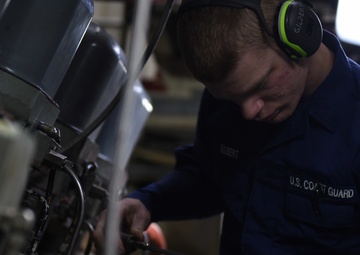 US Coast Guard Cutter assists Operation Deep Freeze 2016