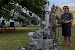 NFL players tour Marine base