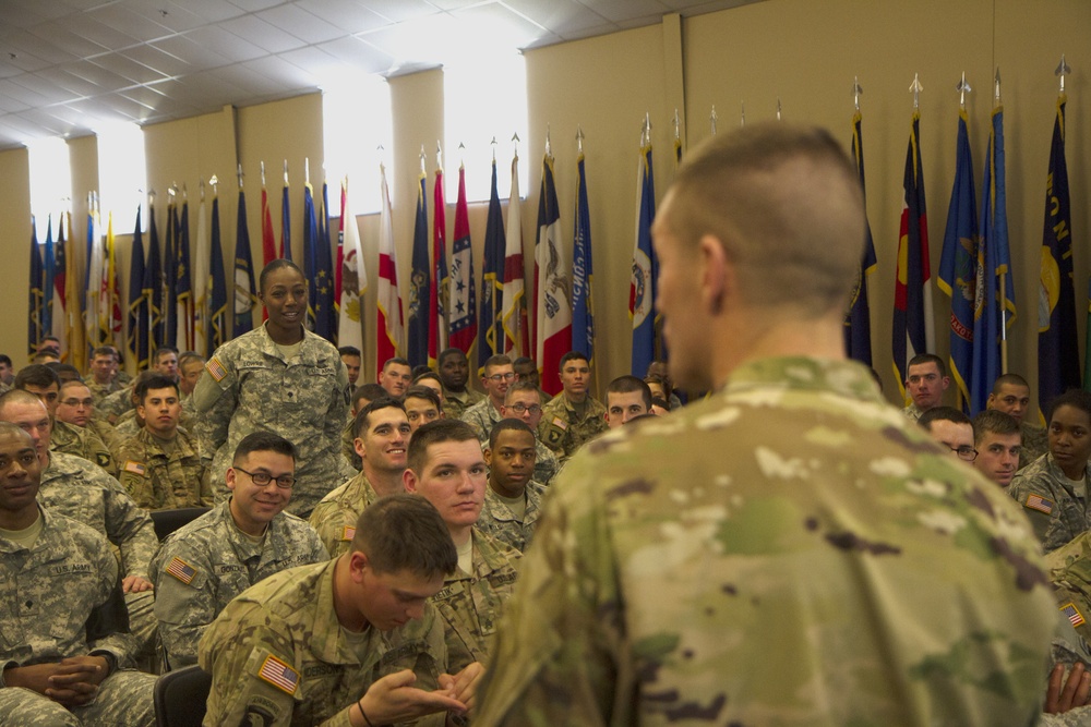 SMA visits Fort Campbell