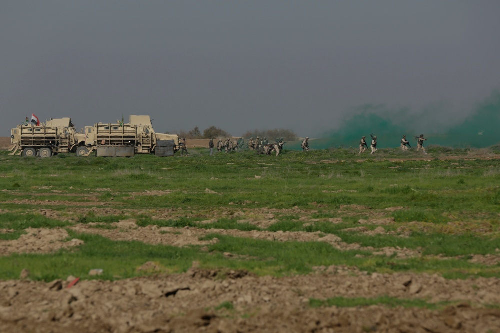 Iraqi soldiers conduct combined arms breach training exercise