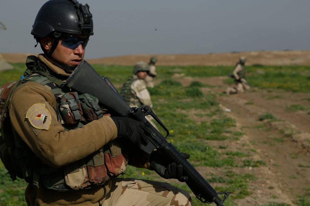 Iraqi soldiers conduct combined arms breach training exercise