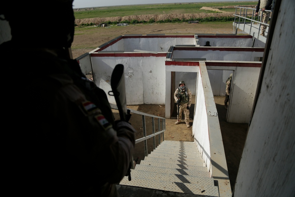 Iraqi soldiers conduct combined arms breach training exercise