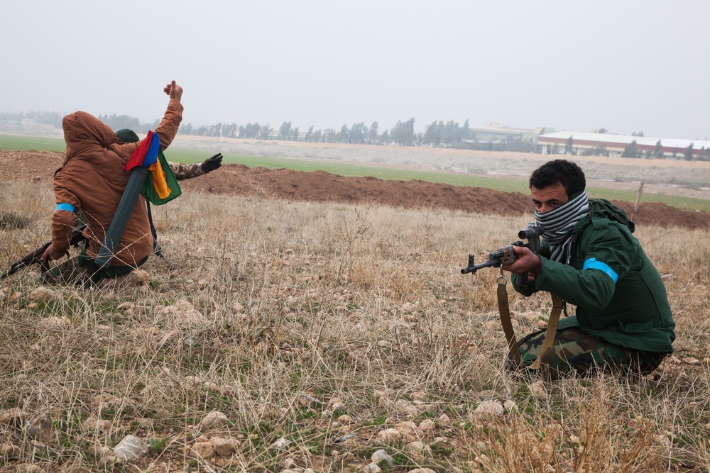Peshmerga soldiers conduct react to contact battle drill