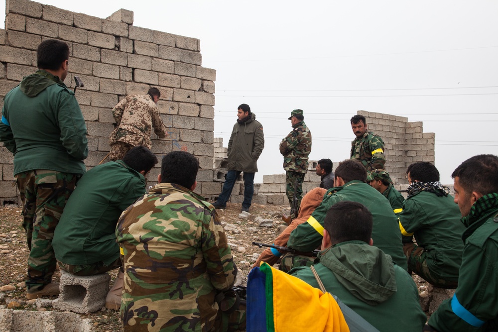 Peshmerga soldiers conduct react to contact battle drill