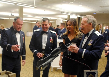 Vietnam ace pilot visits Washington Air National Guard Banquet