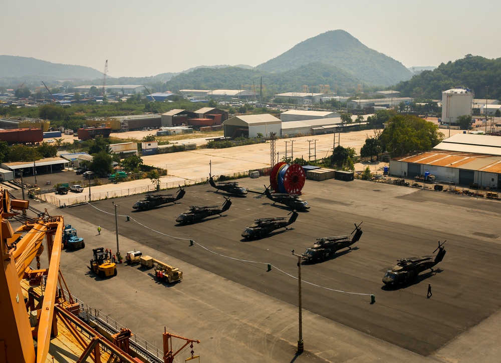 Royal Thai Navy and U.S. Service Members Offload from the USNS Maj. Stephen W. Pless