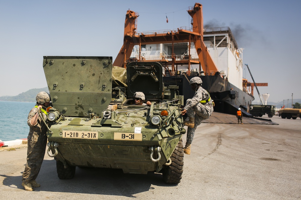 Royal Thai Navy and U.S. Service Members Offload from the USNS Maj. Stephen W. Pless