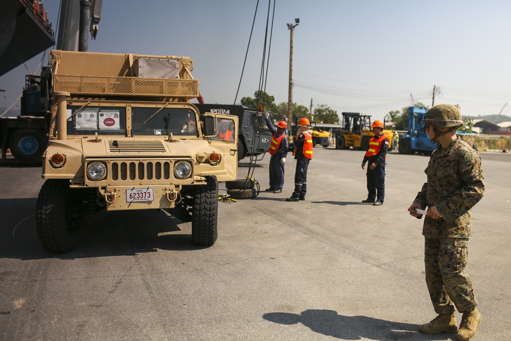 Royal Thai Navy and U.S. Service Members Offload from the USNS Maj. Stephen W. Pless