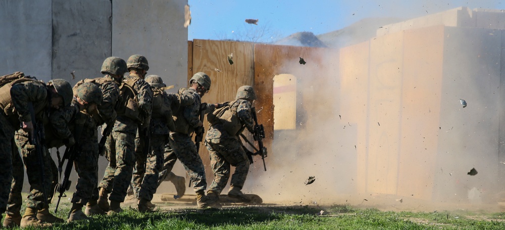 Combat engineers teach infantrymen breaching tactics
