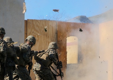 Combat engineers teach infantrymen breaching tactics