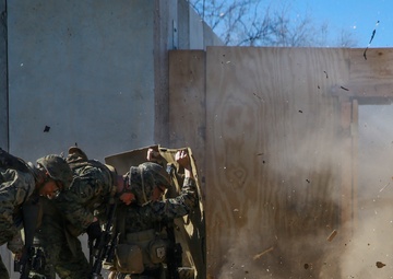 Combat engineers teach infantrymen breaching tactics