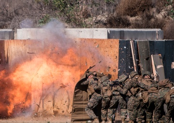 Combat engineers teach infantrymen breaching tactics