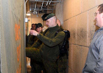 Lithuanians visit Fort Indiantown Gap training facilities