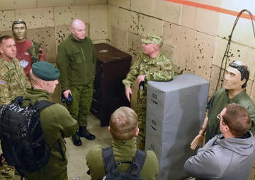 Lithuanians visit Fort Indiantown Gap training facilities