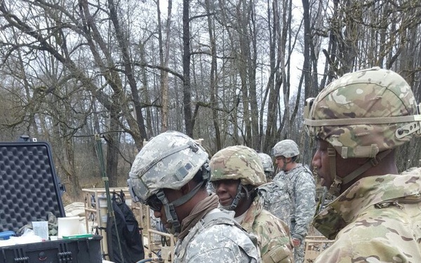 Sky Soldiers, Dragoons train as one on lightweight water purification system