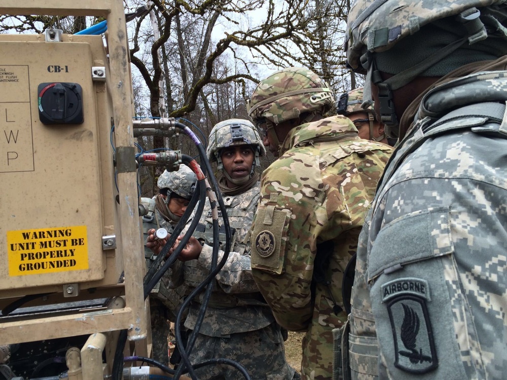 Sky Soldiers, Dragoons train as one on lightweight water purification system