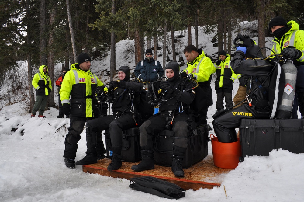 Ice diving course